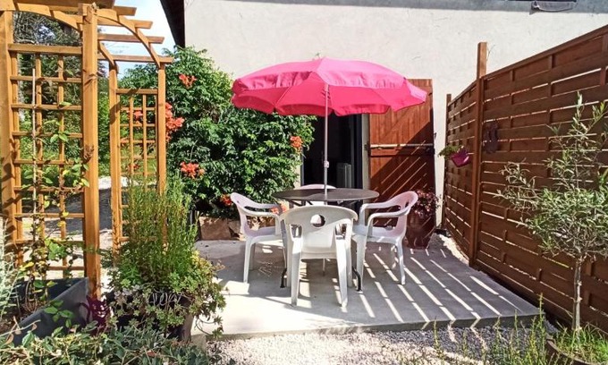 Villeneuve-de-Marc Apartment | Le Gîte du Chat Nature et Calme à la campagne