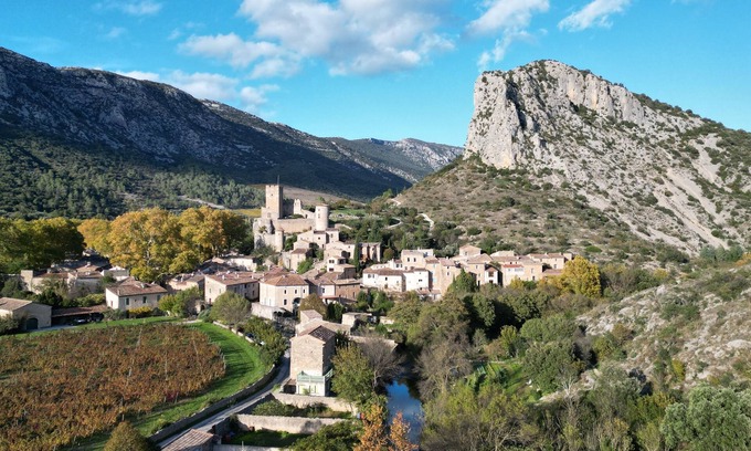 Saint-Jean-de-Bueges Apartment | Le Garrel, 5-bedroom studio, pool, garden, free parking.