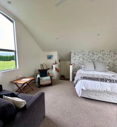 Opaki Bed & Breakfast | Le Grá Vineyard and Winery