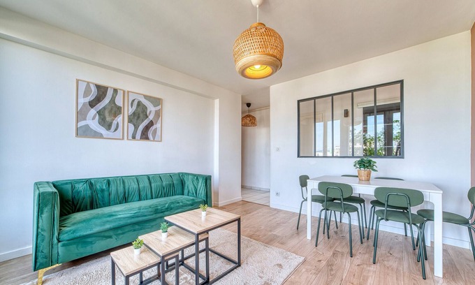 Parilly Apartment | Le Grand Voyageur - 3 chambres - Parking privé - Métro