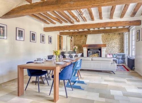 Pierrefonds Villa | Le Lampadaire du Martreuil