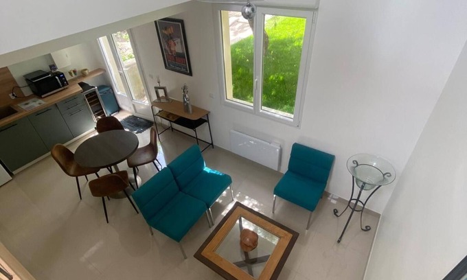 Yerres House | Le Laurier Blanc is 10 minutes from Parc Caillebotte, with its terrace for aperitifs.
