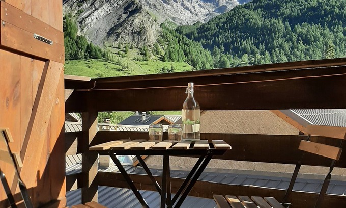 La Grave Apartment | Le lodge - Studio in the heart of the village with a view of the Meije