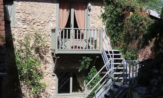 Escouloubre-les-bains Apartment | Le Loft one bedroom private apartment with kitchen, garden and heated pool