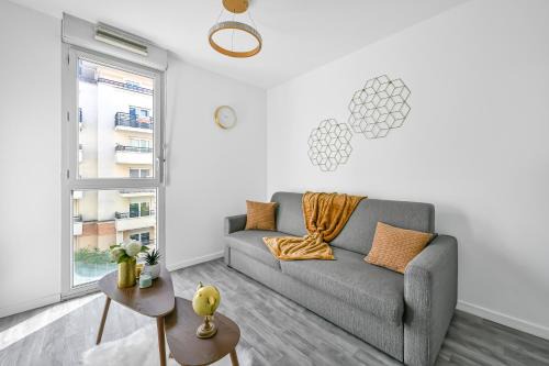 Rosny-sous-Bois Apartment | Le Luna - Studio - Near Paris - RER E - Metro 16