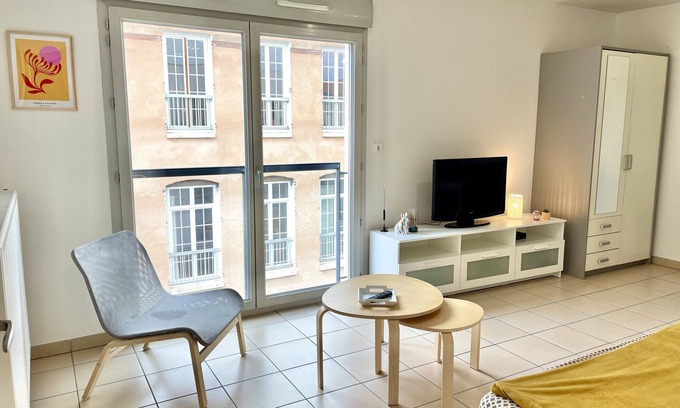 La Demi - Lune Apartment | Le Métropolitain - Grand studio coeur Tassin et gare