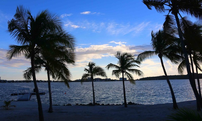 Simpson Bay Condo | le "Madras Blue" Duplex, Baie Nettlé, piscine-vue