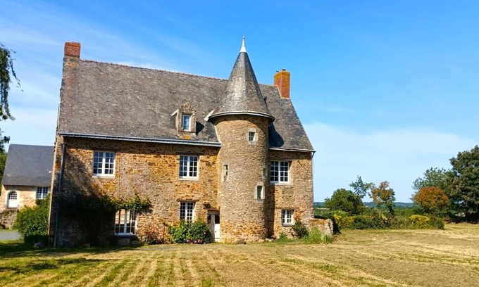 Chambellay House | Le manoir de Beauregard, authentic 15th century manor house from Anjou: 10 bedrooms and swimming pool