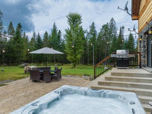 Chertsey Ski Chalet | Le Maoli Exitchalets Spa & Lake Access