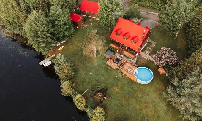 Entrelacs Ski Chalet | Le Martini Bord de l eau, spa, piscine.