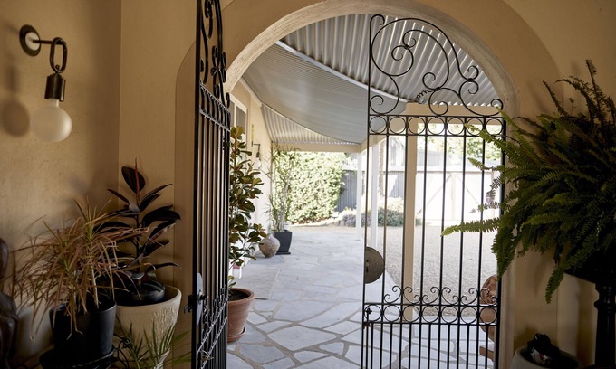 Rowland Flat House | Le Mas Barossa Valley