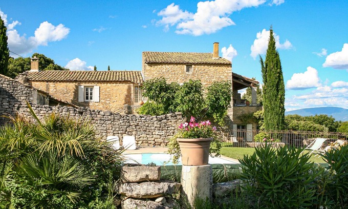Saint-Restitut Ski Chalet | Le Mas de Marie, in Drôme Provençale, a 100% natural parenthesis
