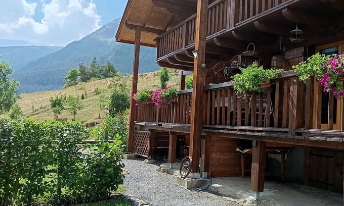 Saint-Paul-sur-Ubaye Ski Chalet | "LE MELEZE" apartment in a chalet
