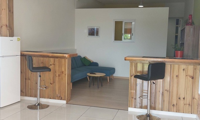 Piton Saint-Leu Apartment | Le Meublé Ensoleillé en Plein Centre Ville 97424