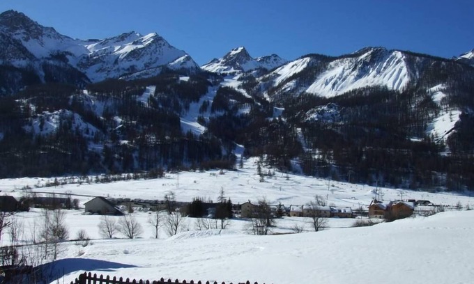 Monetier-les-Bains Apartment | Le Monetier Les Bains: Apartment/flat - Le Monêtier-les-BainsStudio flat in a chalet