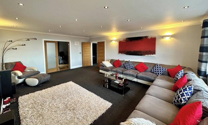 Llanddulas House | Le Morne- 5 Bed Luxury Coastal Retreat