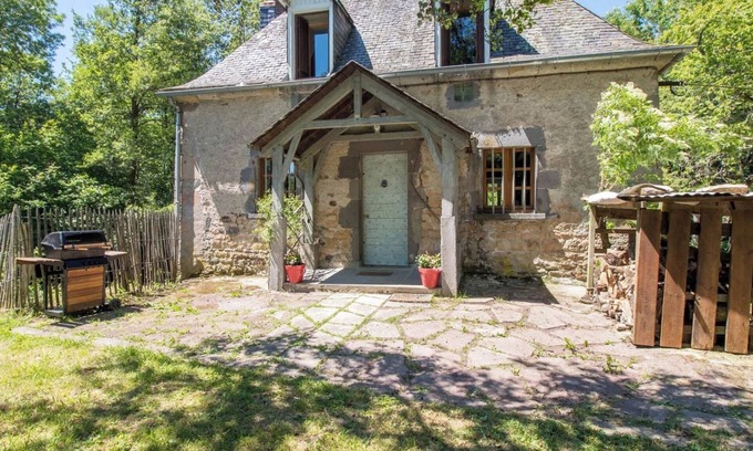 Saint-Sauves-d'Auvergne House | Le Moulin du Planchat 8pers