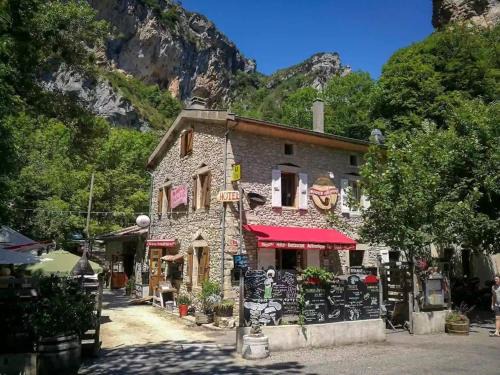 ViaRhona Hotel | Le Moulin De La Pipe - Logis Hotel Restaurant