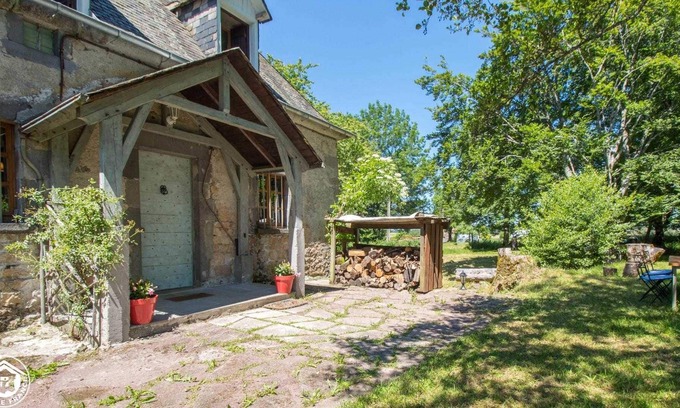 Saint-Sauves-d'Auvergne House | Le Moulin du Planchat