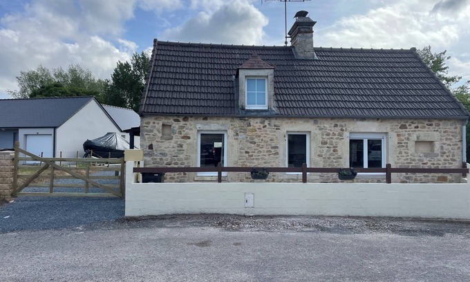 Saint-Germain-de-Tournebut House | Le nid familiale, cosy house between land and sea, country spirit