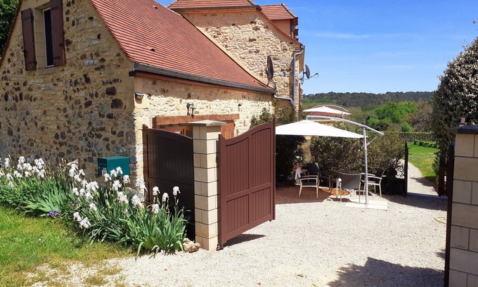 Les Cabanes Cottage | Le NOISETIER, a pretty gîte between Sarlat and Gourdon
