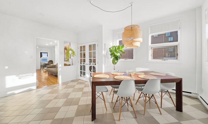 Mauricie Apartment | | Le Notre Dame 3 | River & City at the Gateway