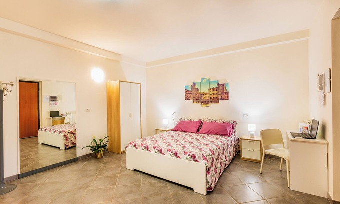 Arezzo Apartment | LE ORTENSIE Independent mini-apartment outdoor space and small garden