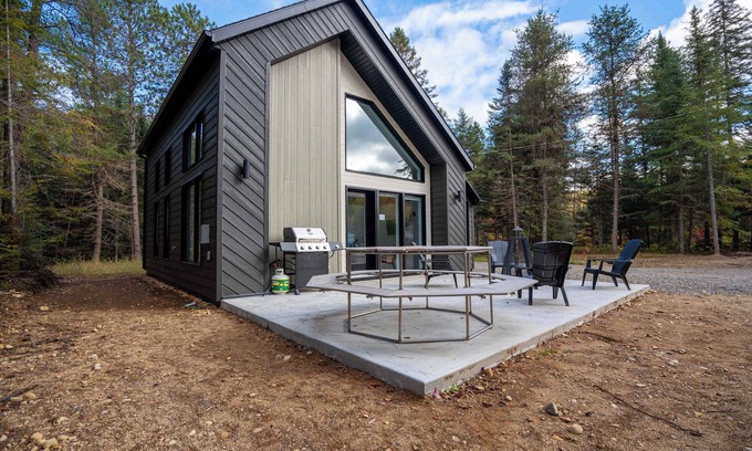 Saint Come House | Le P’tit Duc | Riverside Retreat