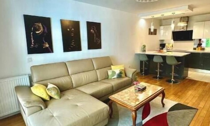 Saint-Cloud Apartment | Le Papillon Enchanté de Saint Cloud