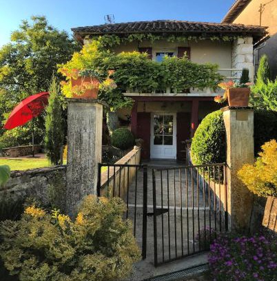 Saint-Sylvestre-sur-Lot House | Le Parasol Rouge