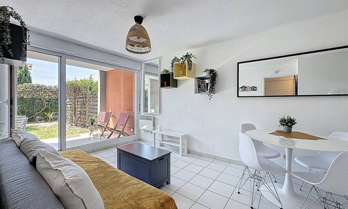 Perols Apartment | Le Patio de Santa Monica, 5 min from sea, 2 stars