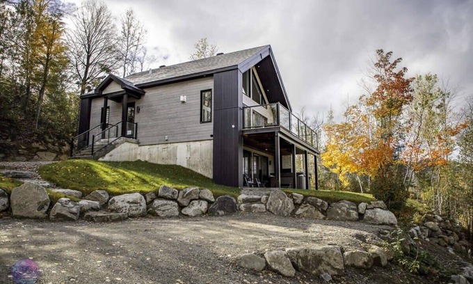 Saint Come House | Le Petit Cerf | spa | access and view of the lake