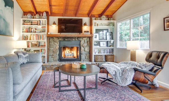 Black Mountain House | Le-Petit Chalet with Fire Pit about 15 Mi to Asheville