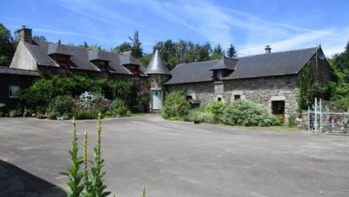 Noyal-Pontivy Apartment | Le Petit Chateau