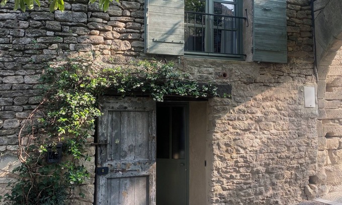 Goult House | Le Petit Château is a village house in the charming village of Goult.