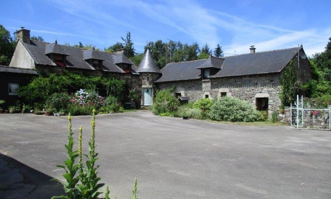 Noyal-Pontivy Apartment | Le Petit Chateau, Matisse