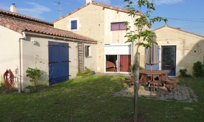 Damvix House | Le Petit Cloucq