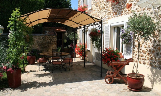 Magny-les-Hameaux Bed & Breakfast | Le Petit Nailly