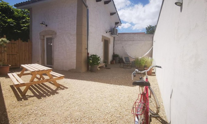 Colombier-Saugnieu House | Le Petit Saugnieu