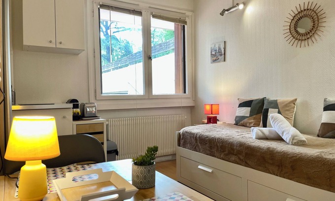 Charlier - Valvert Apartment | Le Petit Urbain - Studette 1 personne Ecully avec parking privé