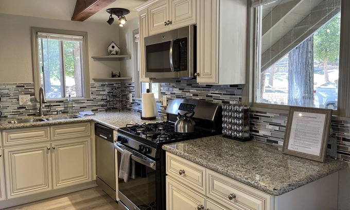 Twin Peaks Cottage | Le Petite Cottage