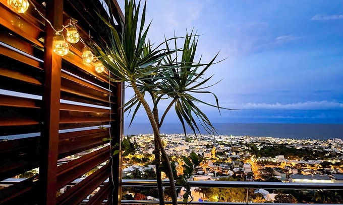 Saint-Denis Apartment | Le Pétrel dans les Nuages - Panoramic terrace over the Indian Ocean and St-Denis