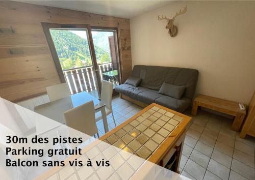 Saint-Jean-dʼAulps Apartment | Le Pied des Pistes A13, Joli Studio tout confort 4 pers, vue vallée imprenable, DRAPS NON COMPRIS