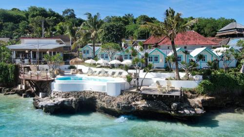 Ceningan Island Resort | Le Pirate Beach Club Nusa Ceningan - Adults Only