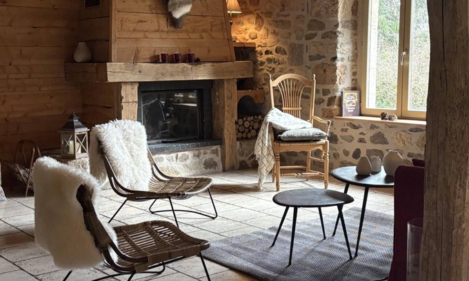 Saint-Sauves-d'Auvergne House | Le Planchat - Saint-sauves-d'auvergne
