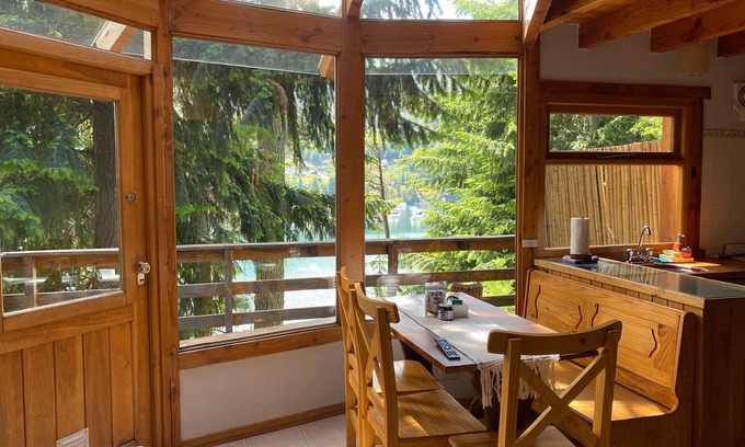 Puerto Manzano Cabin | Le Pommier 3 | Cabañas frente al Lago y con Pileta Climatizada