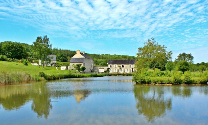 Saint-Sauveur-le-Vicomte Cottage | Le Pont D'Albart lakeside views in beautiful countryside with swimming pool