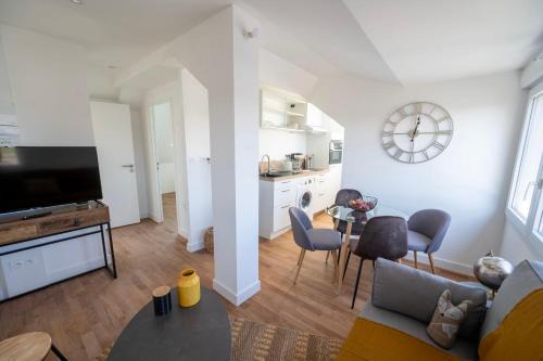 Lorient Apartment | Le Poulorio 12 - T2 - Proche Gare - dernier étage By Locly