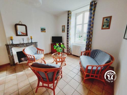 Saint-Pierre-sur-Erve House | Le Presbytère