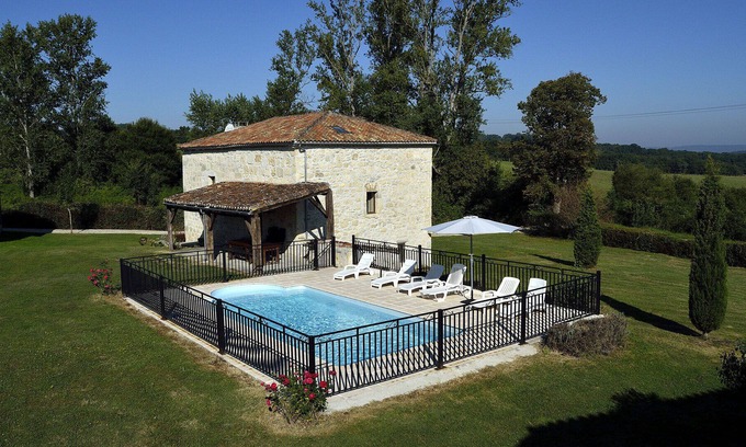 Montpezat House | Le Presbytere, character house for 12 people